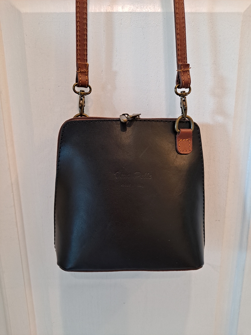 Vera Pelle Black Smooth Italian Leather Crossbody Tan Trim Compact Preppy Bag
